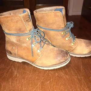 Size 7 The North Face boots